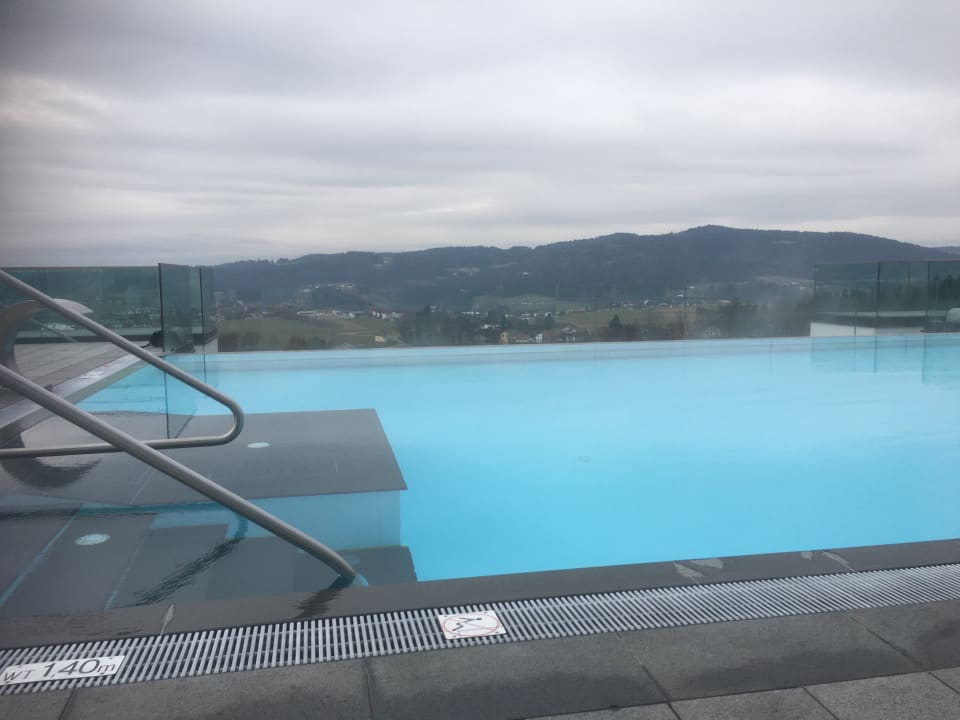 Pool AIGO welcome family