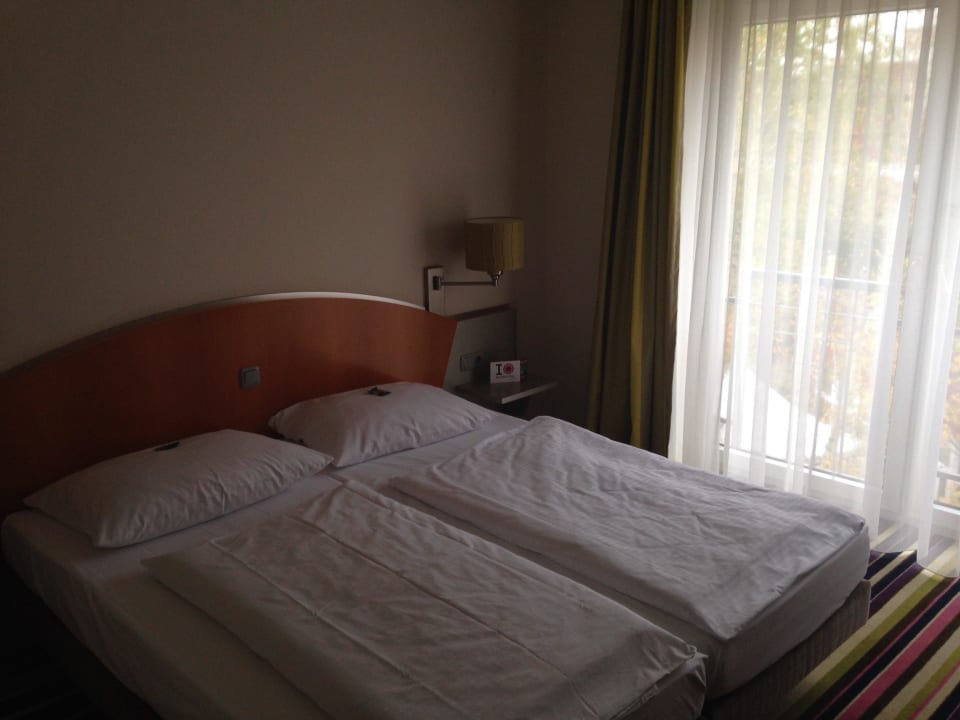 Bett H+ Hotel Köln Hürth