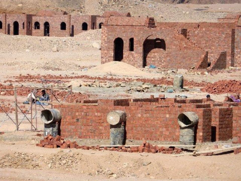 Baustelle rechts neben Hotel Happy Life Village