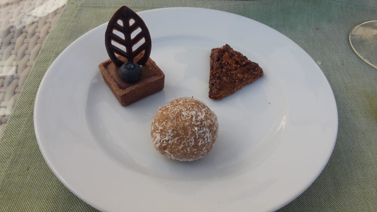 Dessert Seaside Hotel Sandy Beach