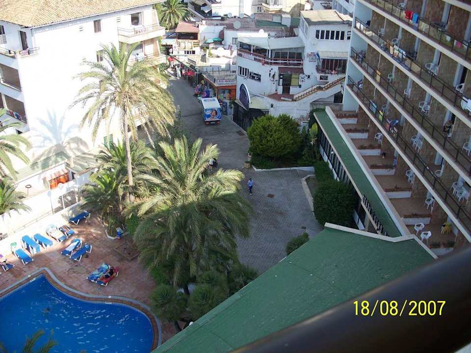 Pool und Eingang zu Santa Ana Be Live Marivent - Adults only