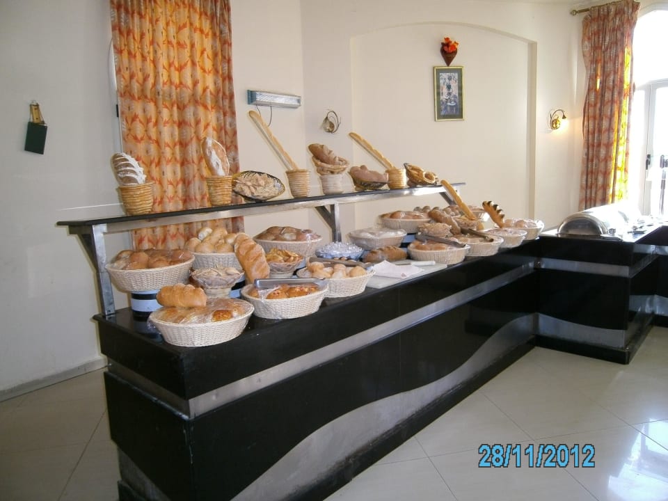 Brotauswahl Hotel Tropicana Azure Club