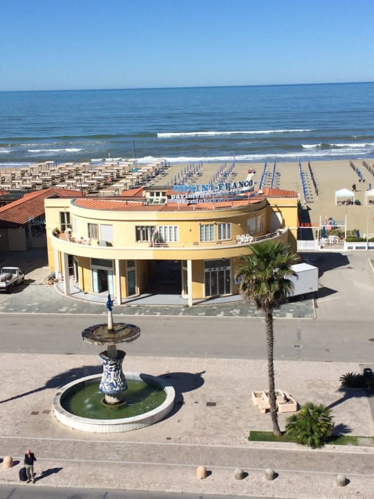 Ausblick vom Zimmerbalkon. Grand Hotel Royal