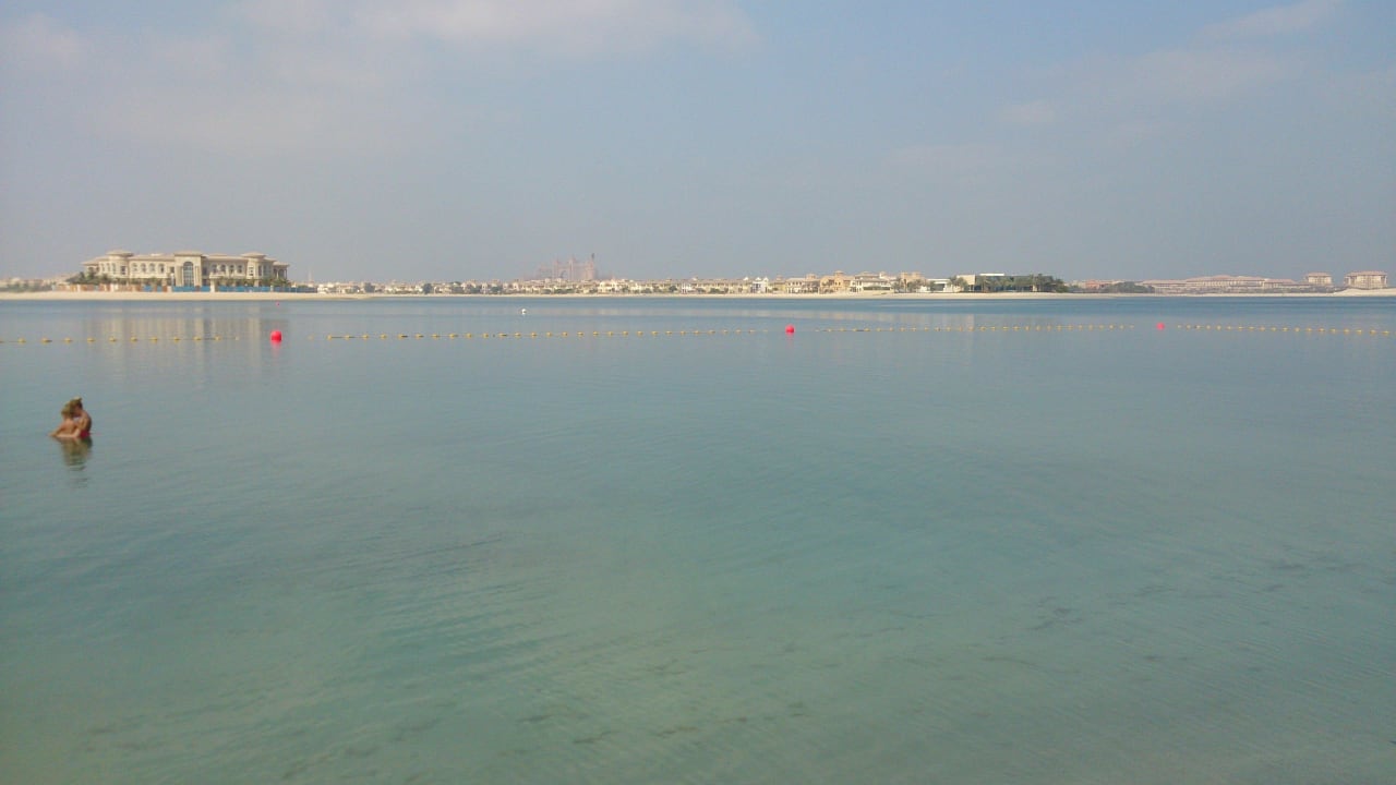 Strandaussicht hinüber zu den Villen auf The Palm Anantara The Palm Dubai Resort