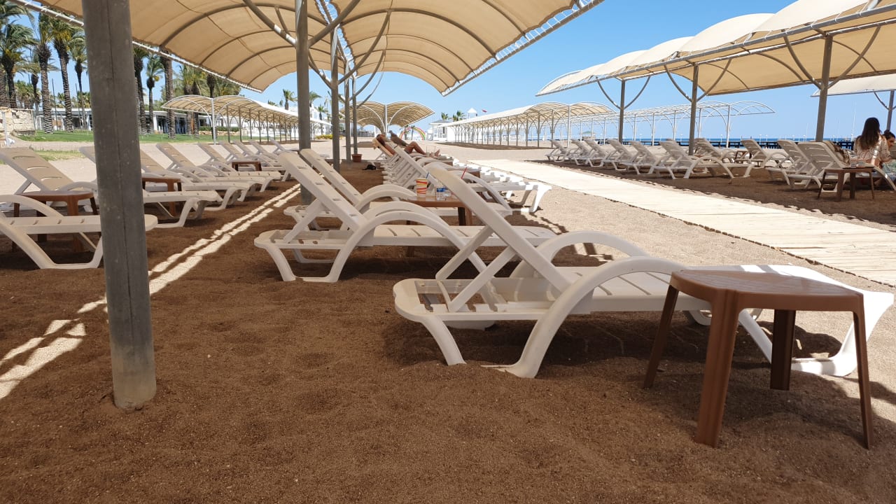 Strand Hotel Miracle Resort