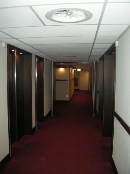 I corridoi per arrivare alle camere Hotel NH Caransa