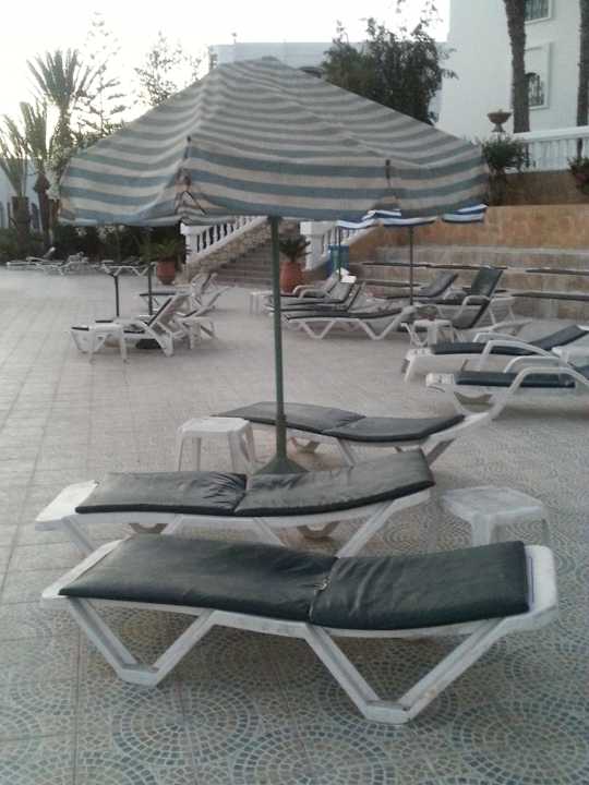 Pool Sonnenschirme Hotel Le Tivoli