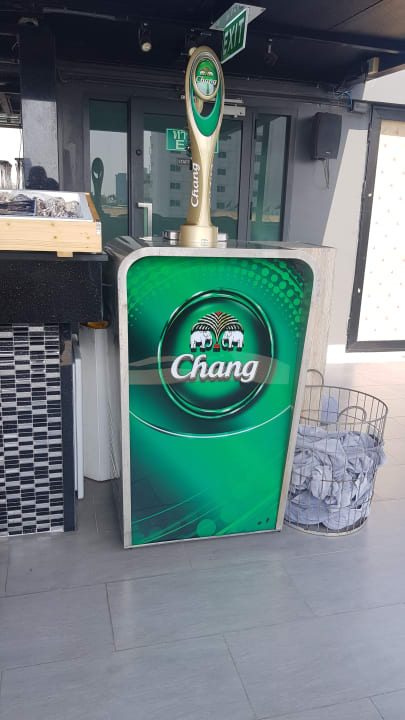 Pool SureStay Plus Hotel by Best Western Sukhumvit 2