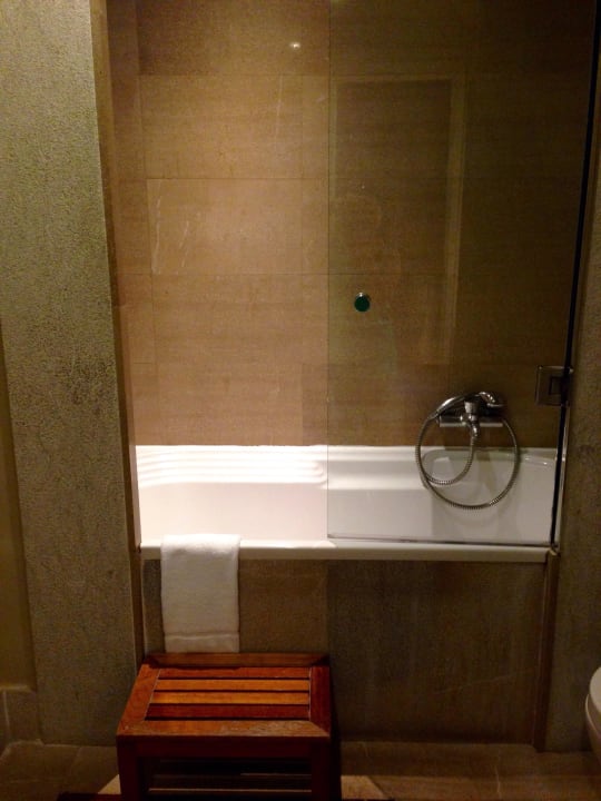 Badewanne Hotel GDM Megaron Historical Monument Hotel