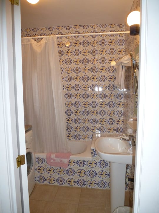 Bad am Wohnzimmer Hotel Aldea Cala Fornells 2