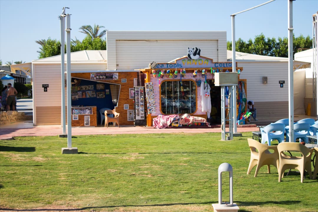 Hotelfotograf und daneben der Strandshop Pickalbatros Royal Moderna Resort-Sharm El Sheikh
