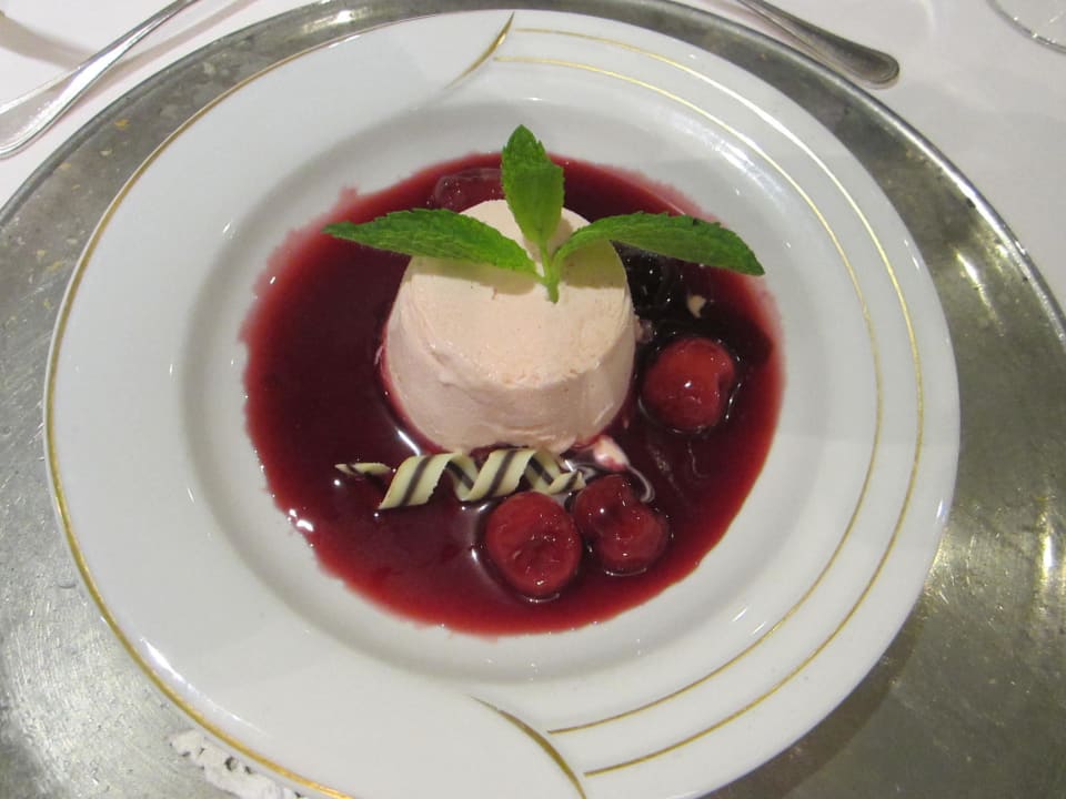 Kirschparfait - sehr lecker La Vimea Biotique Hotel