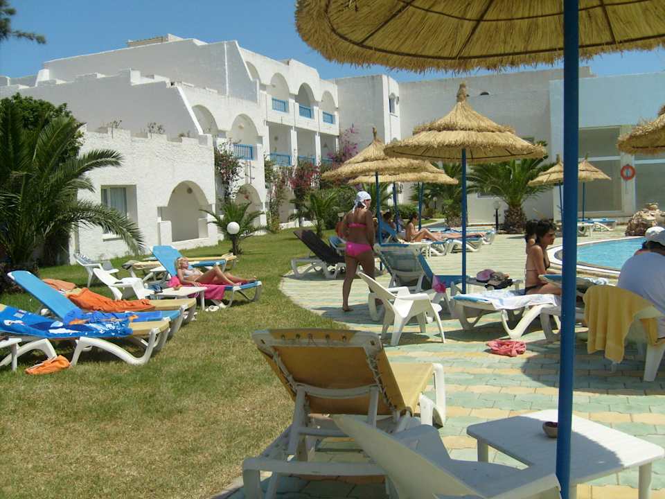 Przy basenie Hotel Medi Sea