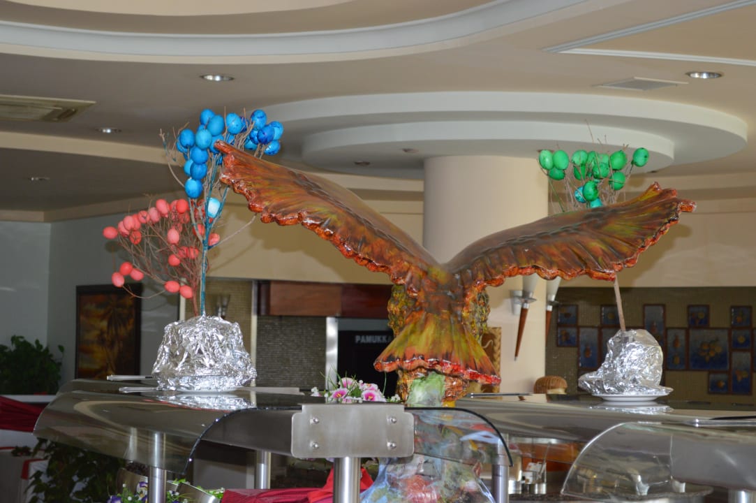 Ostern Schmuck oberhalb vom Buffet Side Sun Hotel