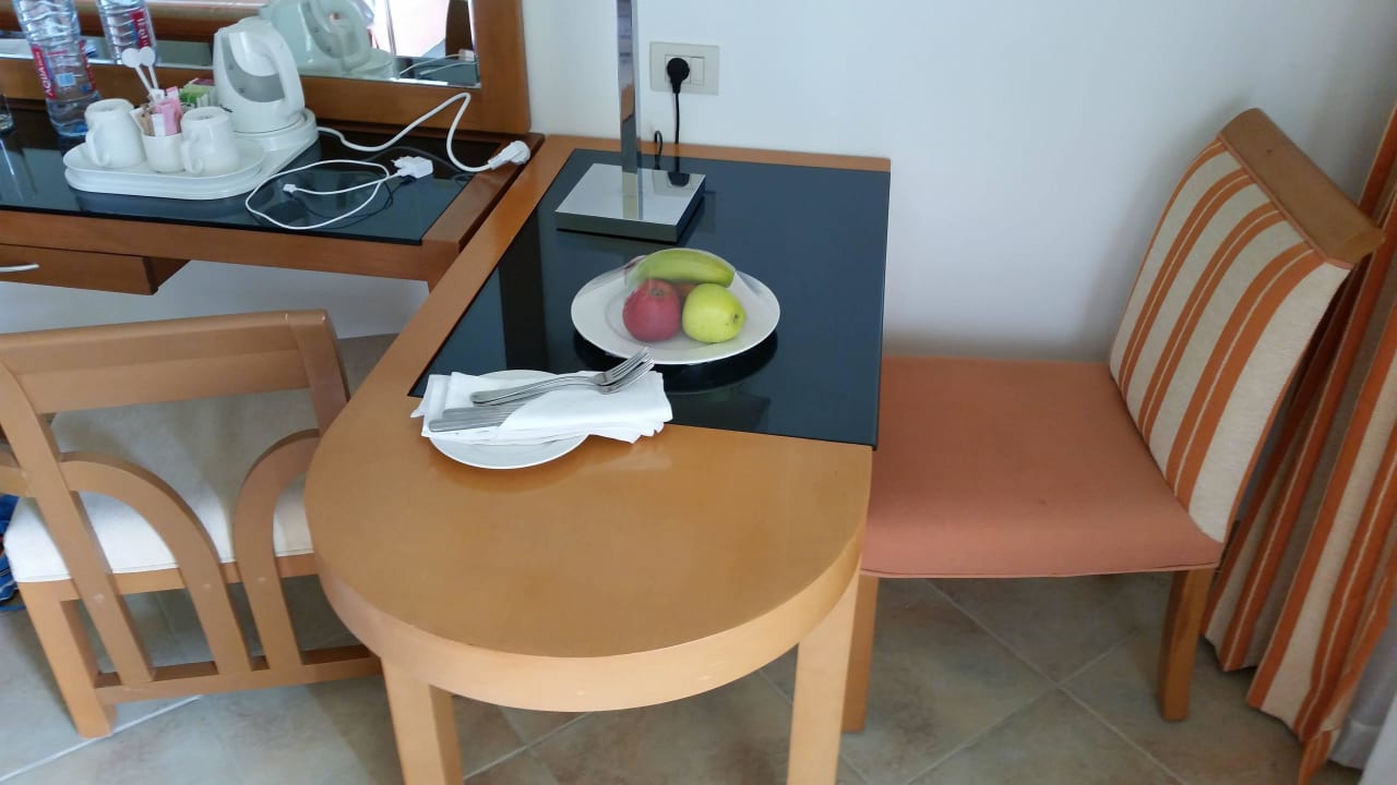 Tisch mit Begrüßungsobstteller. Cleopatra Luxury Resort Makadi Bay