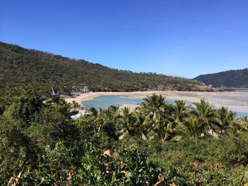 Blick vom Wanderweg auf die Hotelbucht InterContinental Hayman Island Resort