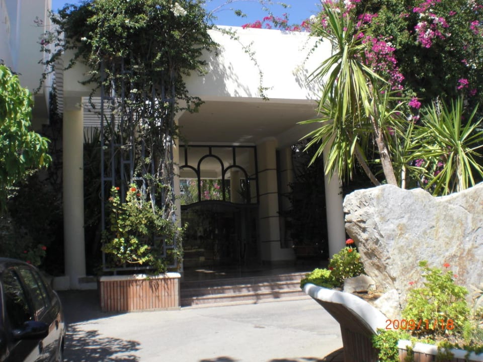 Der wunderschöne Eingang Shell Beach Hotel & Spa