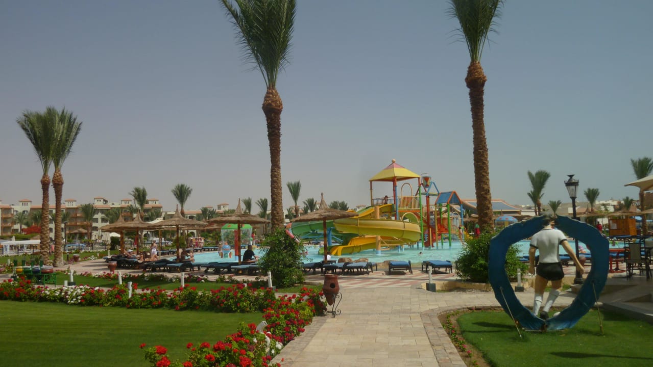 Das Kinderbecken mit Rutschbahn Pickalbatros Dana Beach Resort - Hurghada
