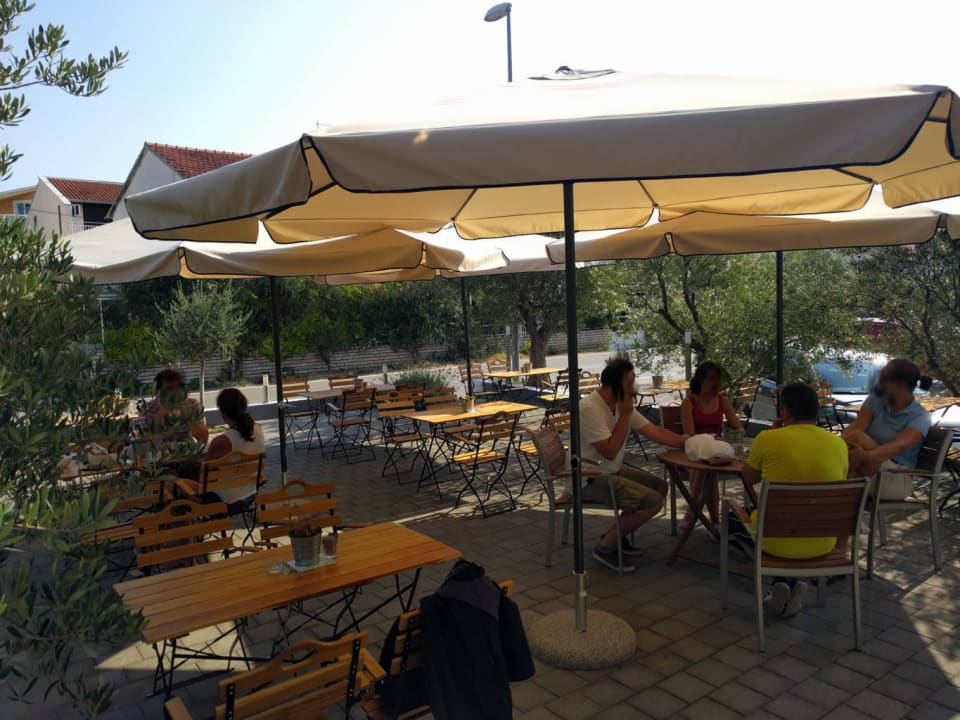 Gemütlich am Abend mit den Chefs  Viktoria Lodge Bed and Breakfast