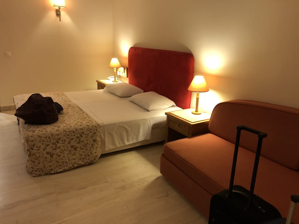 Zimmer Canvas by Mitsis Family Village