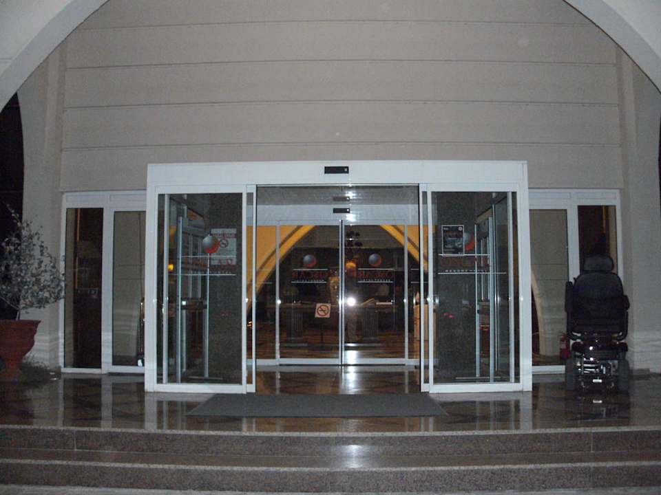 Haupteingang Oscar Resort Hotel