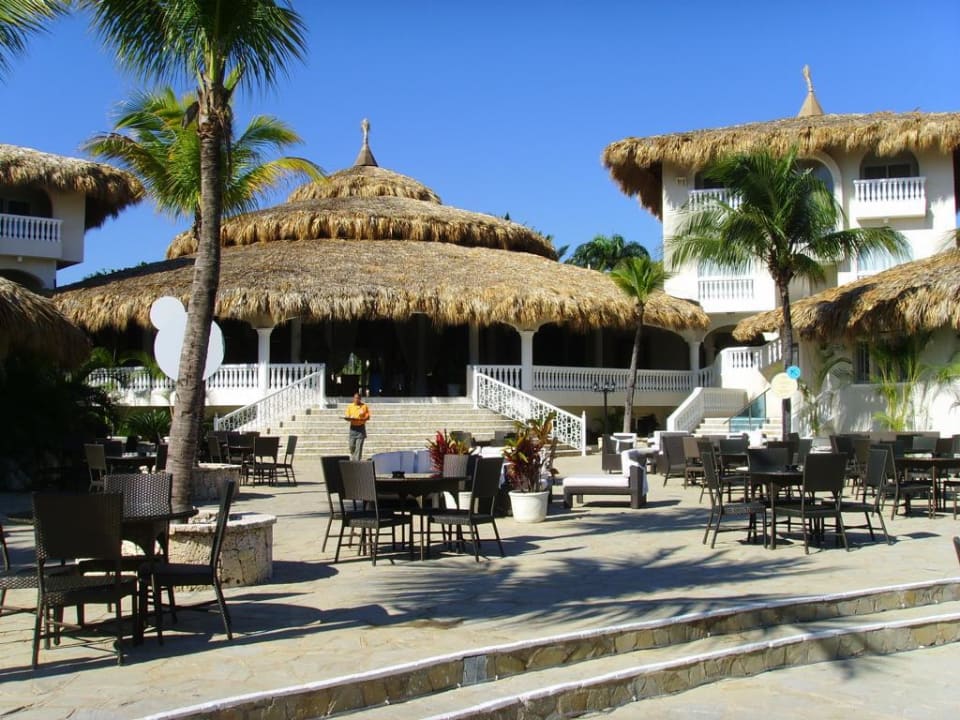 Gebäude Hotellobby Cofresi Palm Beach & Spa Resort