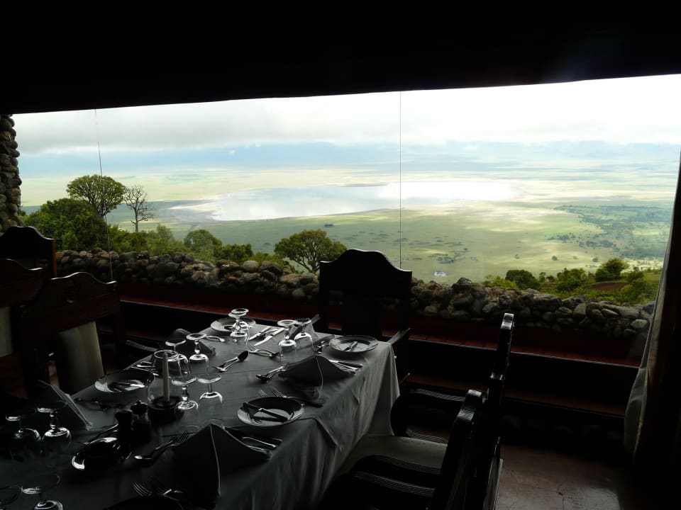 Eten met zicht op krater Hotel Ngorongoro Serena Safari Lodge