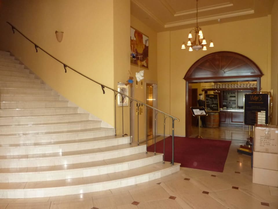 Geschmackvoller Eingangsbereich , Zugang zur Bar  Victor's Residenz Hotel Leipzig