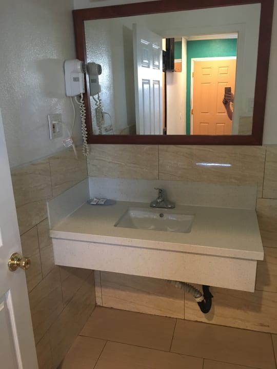 Zimmer Crenshaw Inn Motel