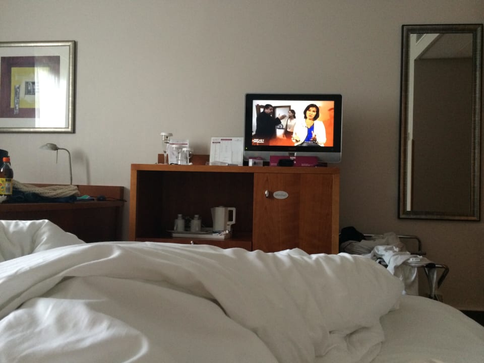 Fernseher vom Bett aus Crowne Plaza ® Hamburg - City Alster