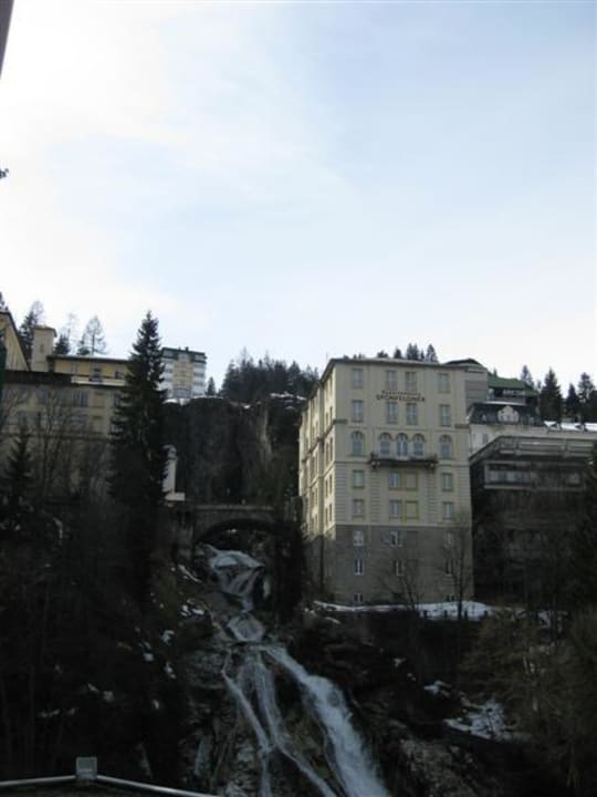 Blick vom Zimmer zum Wasserfall Sanotel Bad Gastein