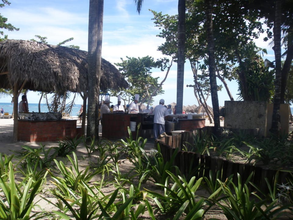 Barbecue am Strand Iberostar Waves Costa Dorada