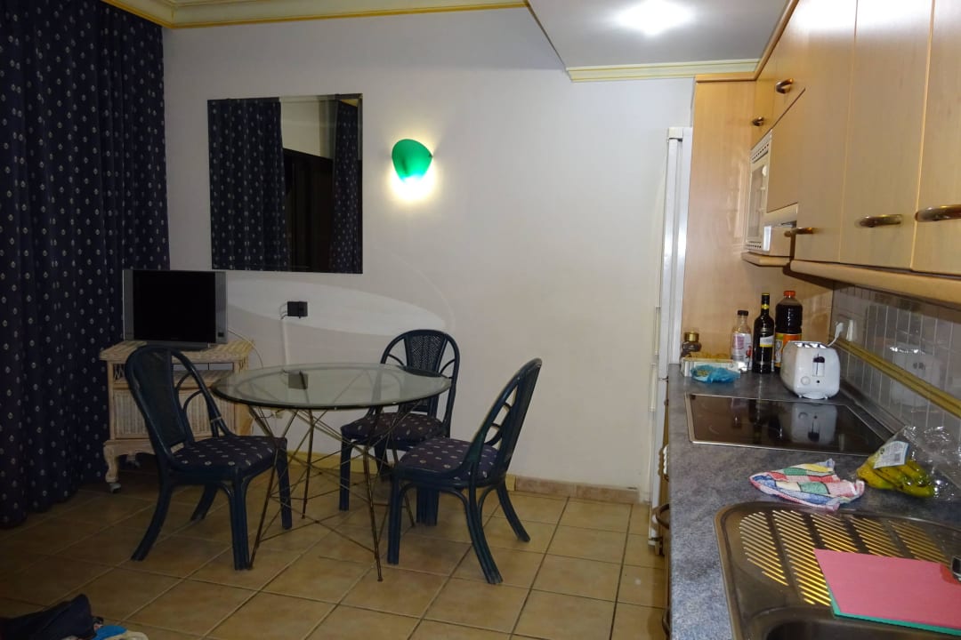 Küche und Aufenthaltsraum des Appartements BlueBay Beach Club