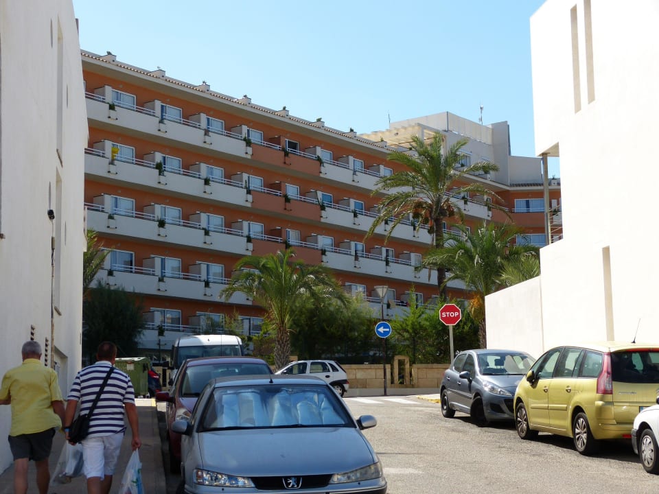 Blick auf die Rückseite des Hotels Caprice Janeiro Hotel & Spa