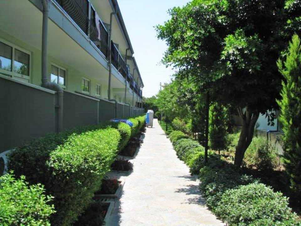 Weg zum Restaurant Sun Club Hotel