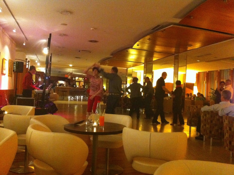 Tanzabend in der Lobby Heilthermen Resort Bad Waltersdorf