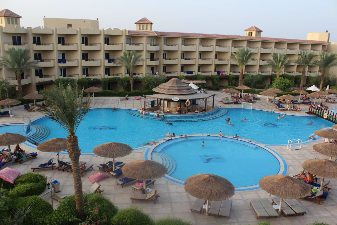 Вид из номера второго корпуса Amwaj Beach Club Abu Soma Resort