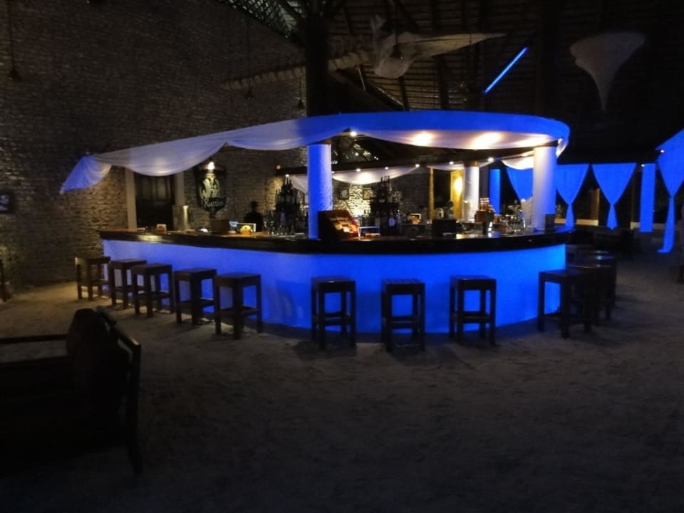 Babuna Bar White Night Kuredu Kuredu Island Resort & Spa