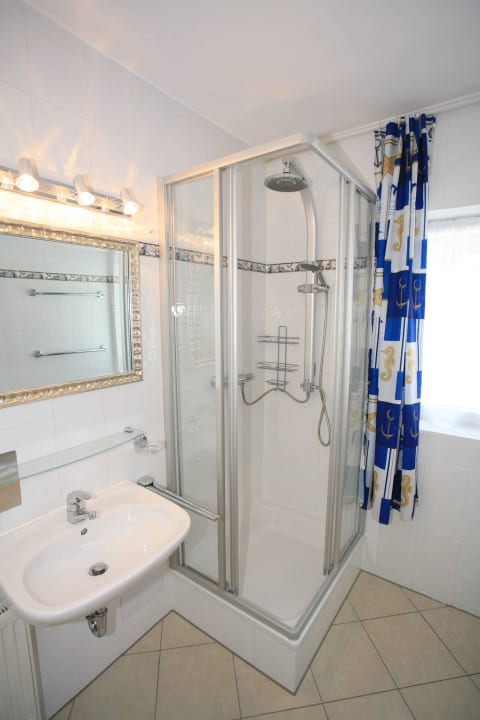 Dusche mit WC Ferienhaus Seerosl