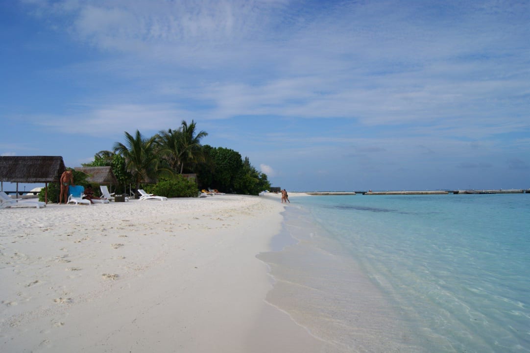 Strand bei den Wasserbungis Summer Island Maldives