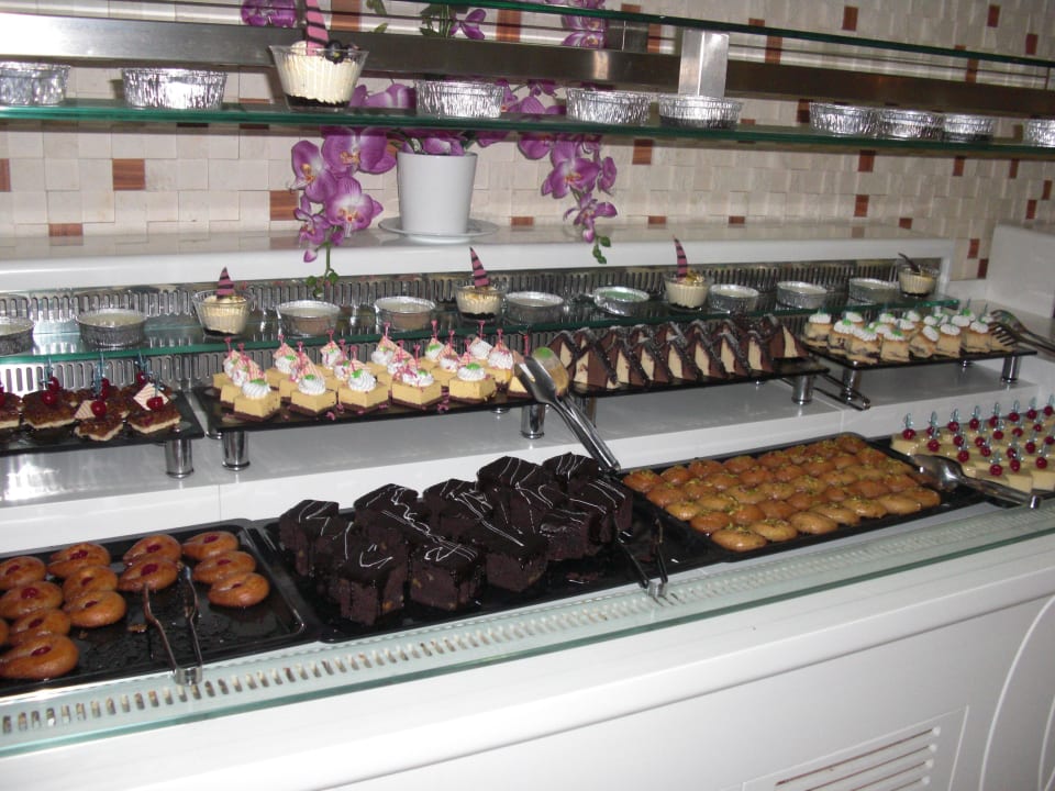 Buffet Hane Family Resort