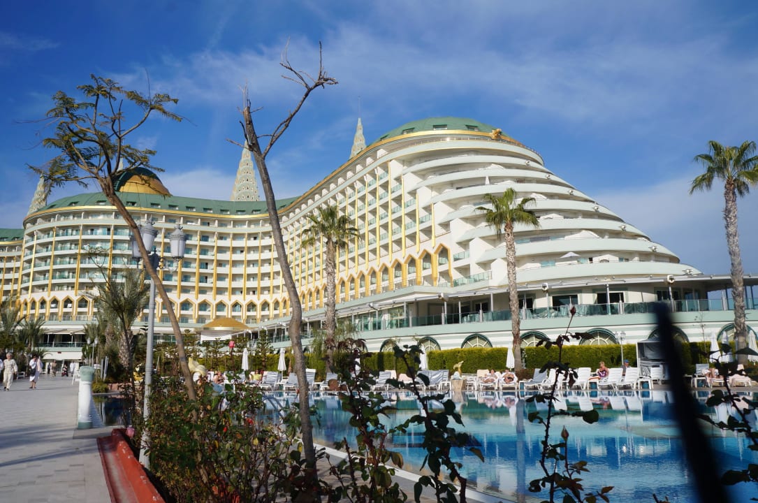 Вид с дороги на пляж Hotel Delphin Imperial