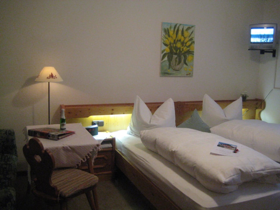 Schönes geräumiges DZ mit neuer DZ/WC Gästehaus Rappenkopf