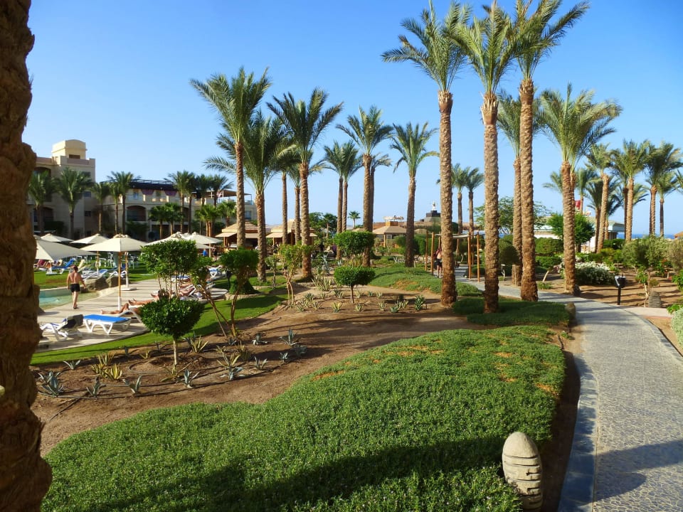 Weg in der Gartenanlage Tropitel Sahl Hasheesh