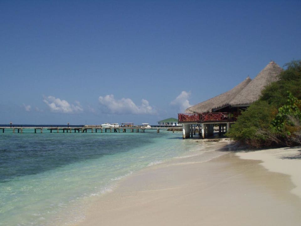 Unser Strandabschnitt mit Blick auf die Bar Eri Maldives