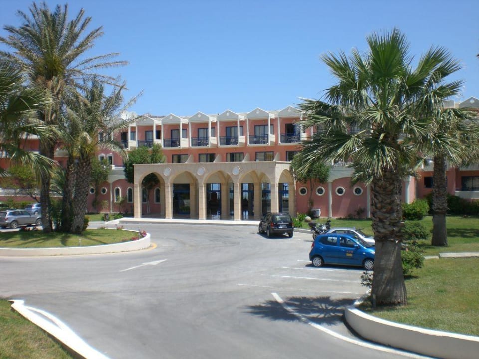 Hoteleingang Kresten Palace Hotel