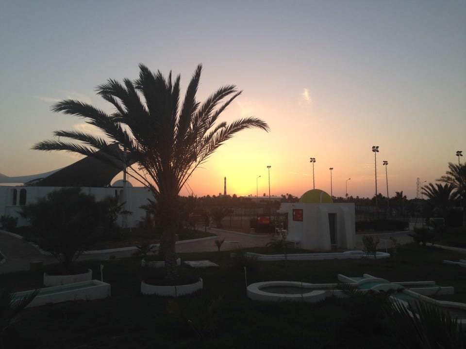 Tennisplatz & Sonnenuntergang Vincci Helios Beach