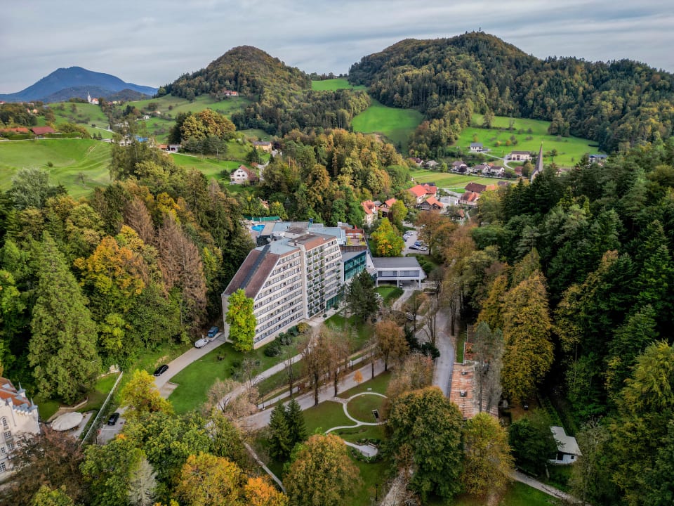 Außenansicht Hotel Švicarija - Terme Dobrna
