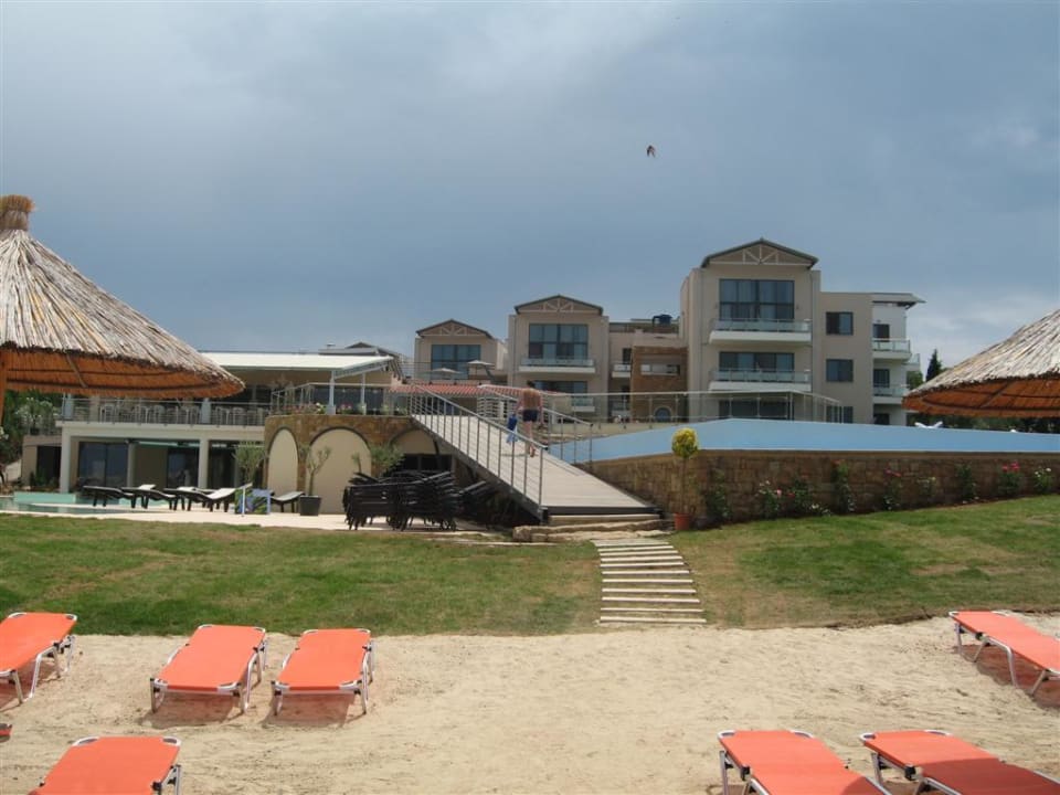 Blick vom Strand zur Anlage Istion Club & Spa