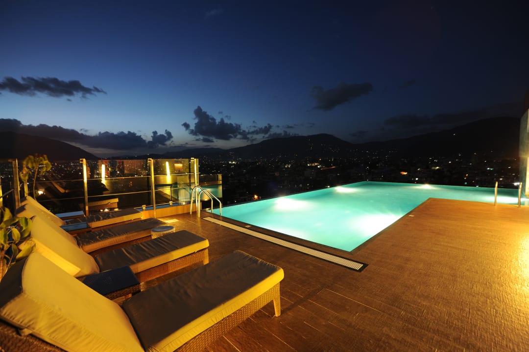 Pool Hotel Shambala
